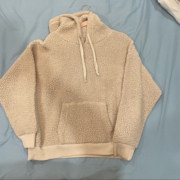 American Eagle Outfitters Sweaters - American Eagle teddy bear hoodie size XL